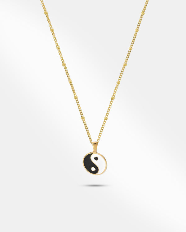 Black and White Pendant Chain Necklace